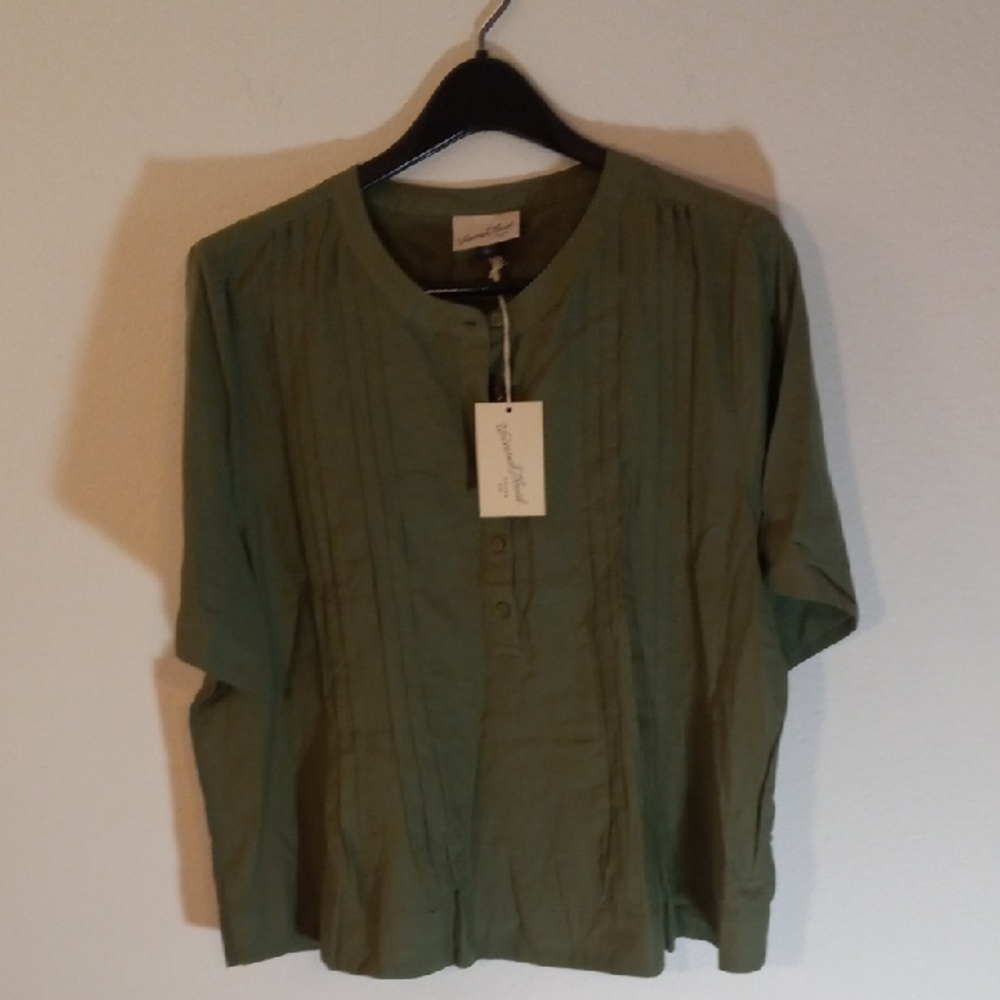Universal Thread Sage Green Button-Up Blouse